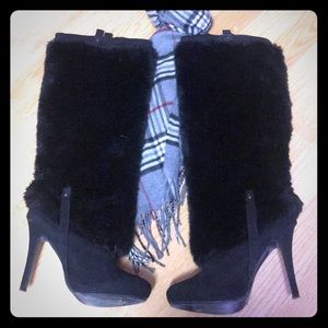 Black faux fur boots 👢